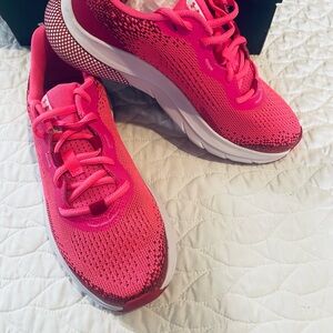 Under Armour Girls Hot Pink Knit Running Shoes